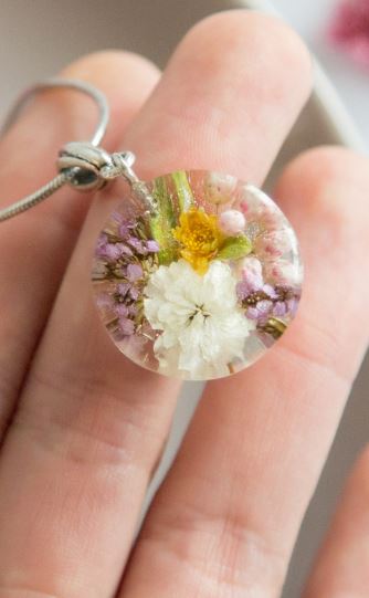 Embedded Flower Necklace