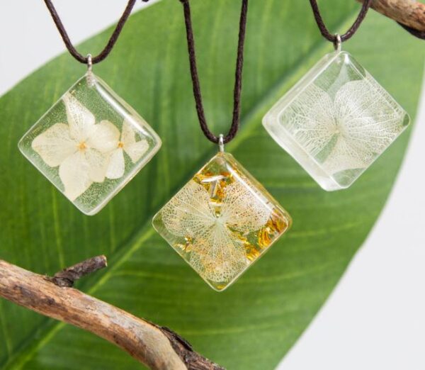 how to make resin jewelry guide