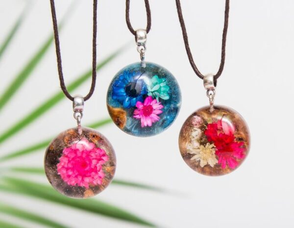 how to make resin jewelry guide