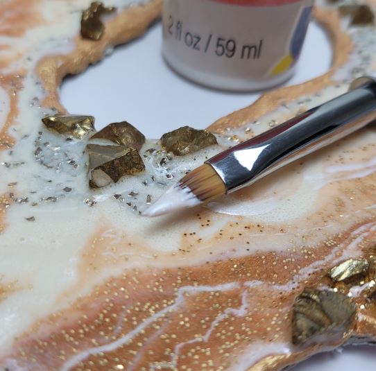 how to do paintings on resin