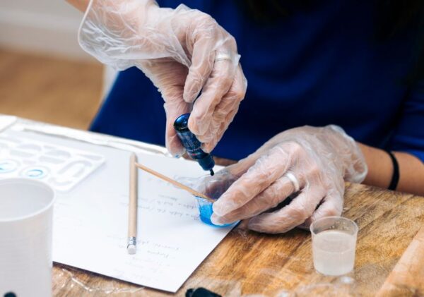 How to Make Resin Earrings: add pigments carefully