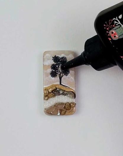 making a pendant with uv resin