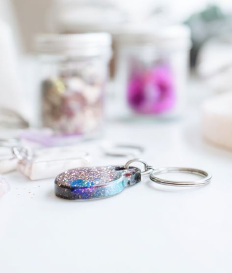 how to make a resin keychain